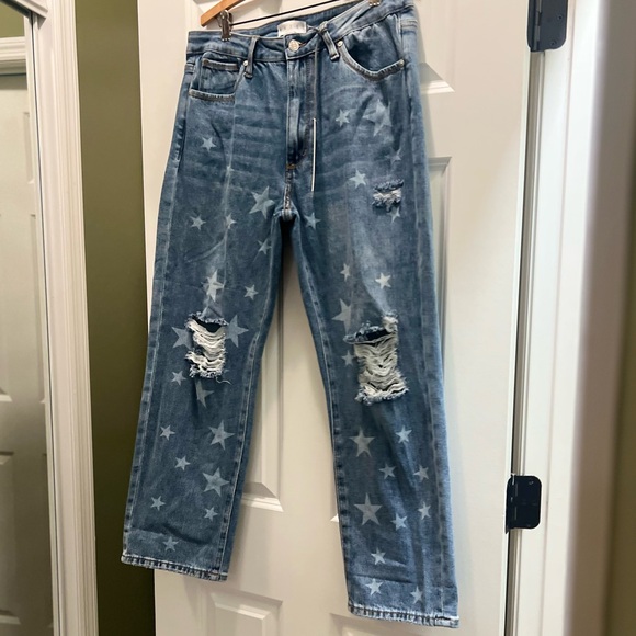 NWT Saige Medium Wash Star Print Cuffed Boyfriend Jeans - Picture 14 of 16